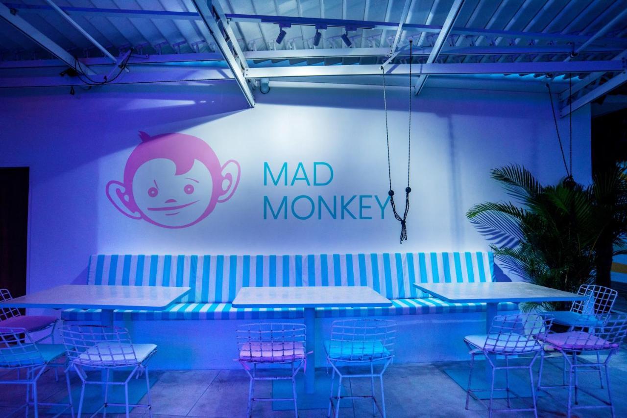 Хостел Mad Monkey Kuta  Экстерьер фото