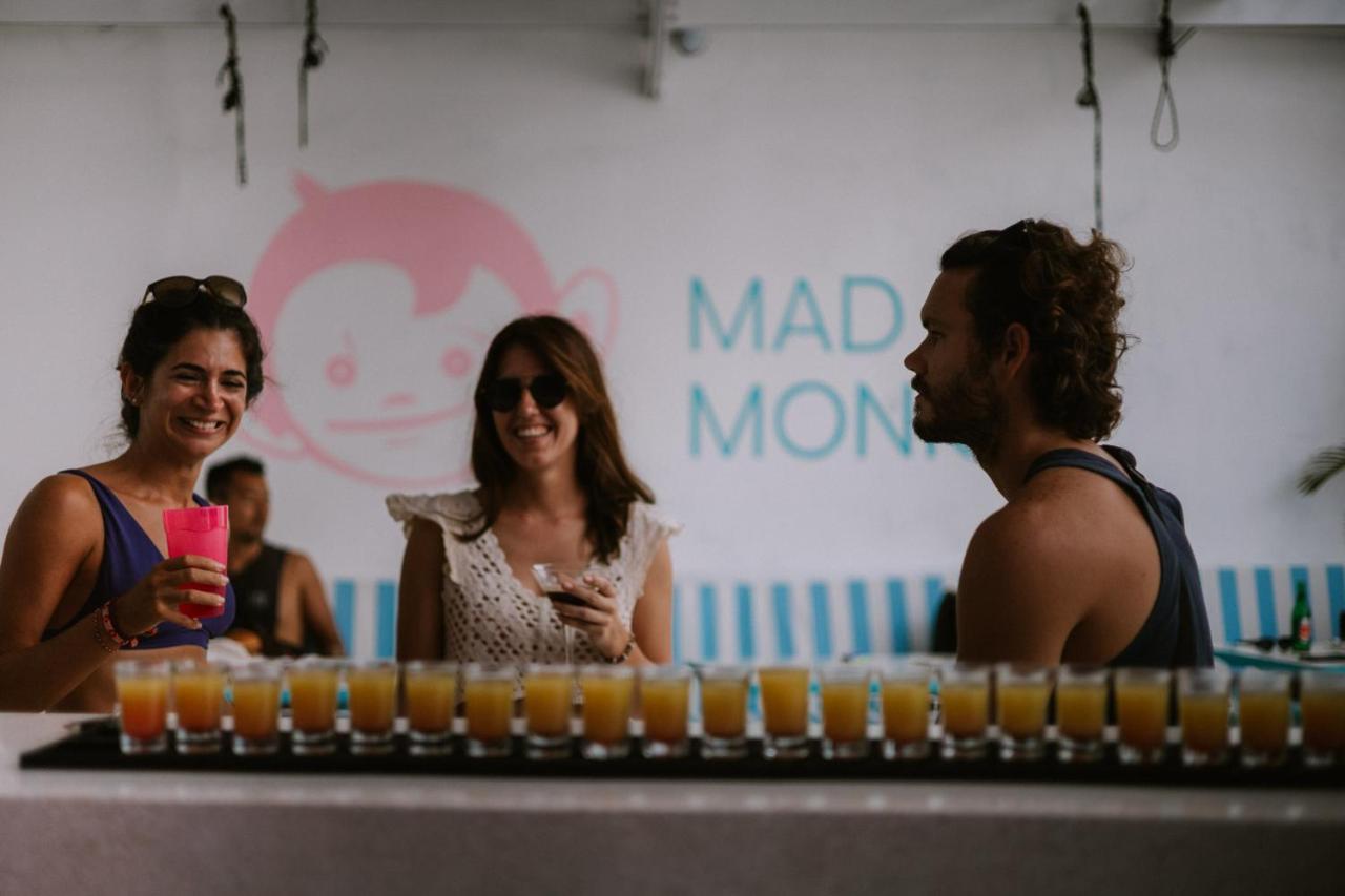 Хостел Mad Monkey Kuta  Экстерьер фото